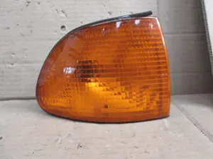 Clignotant avant droit